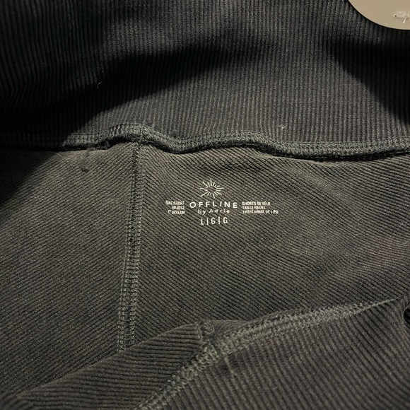 NWT - OFFLINE BY AERIE SEAMLESS MACRAME BIKE SHORT DARK GREY - Picture 6 of 7